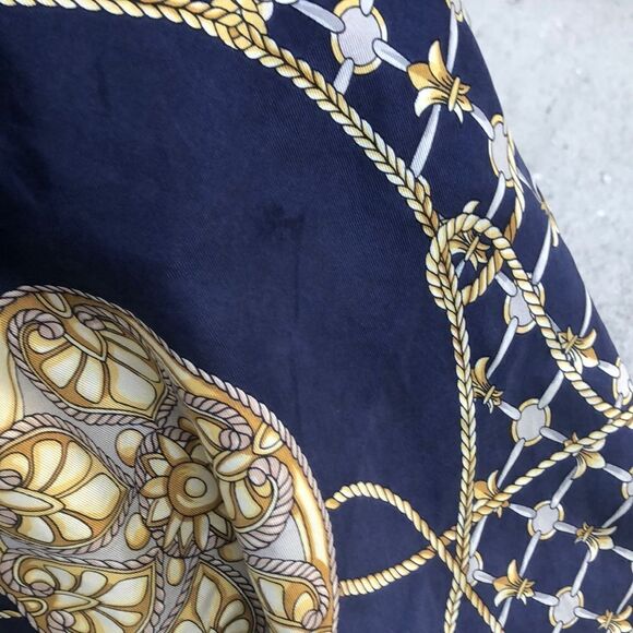 Vintage Pierre Balmain silk scarf - Picture 12 of 12